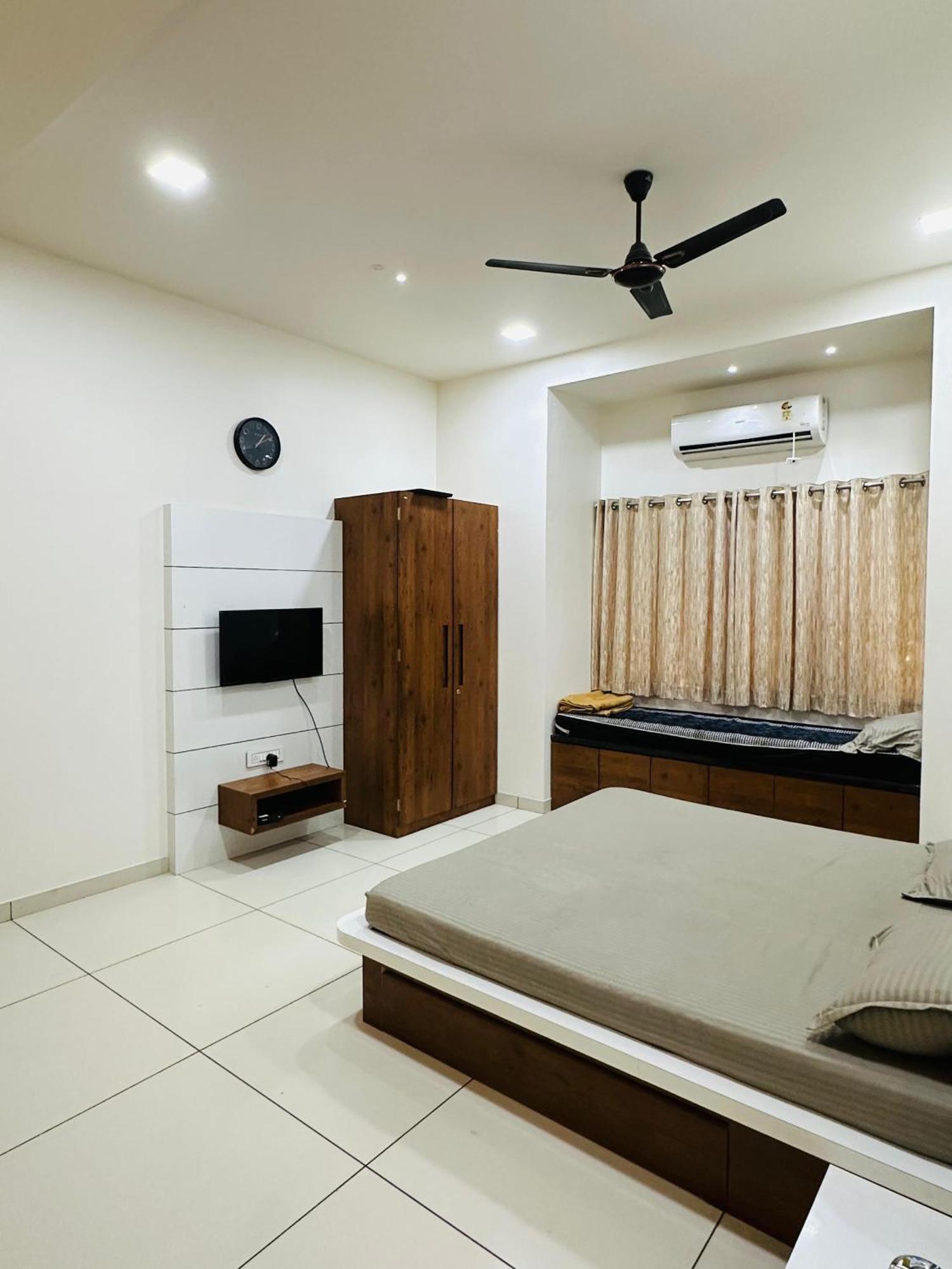 Srk Farm And Resort Anjār 외부 사진