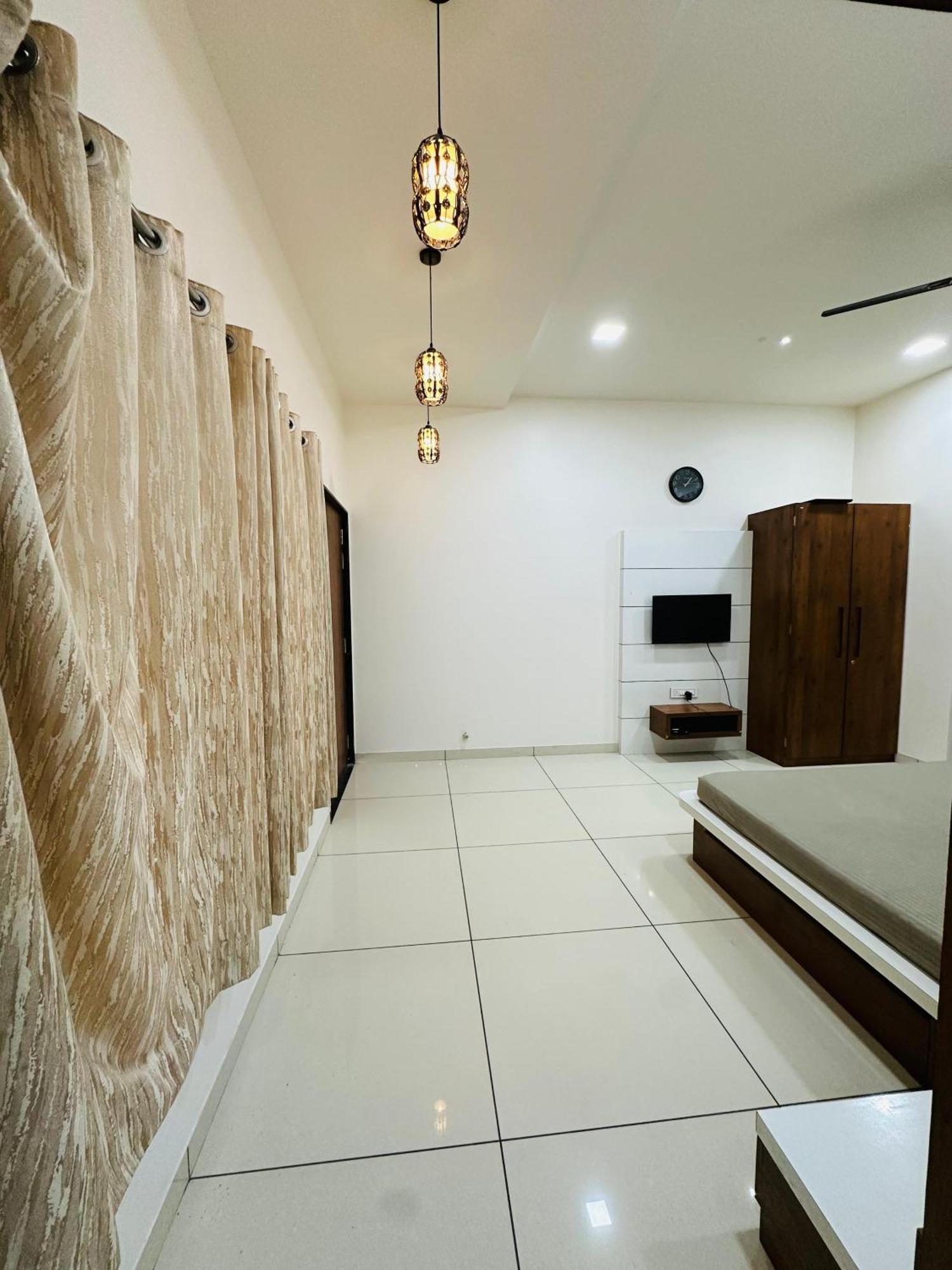 Srk Farm And Resort Anjār 외부 사진