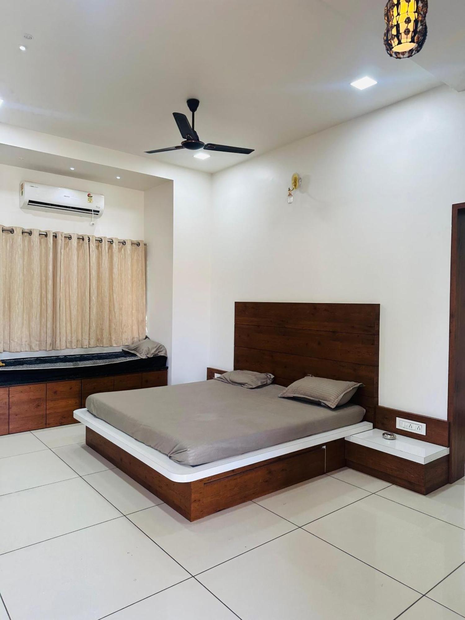 Srk Farm And Resort Anjār 외부 사진